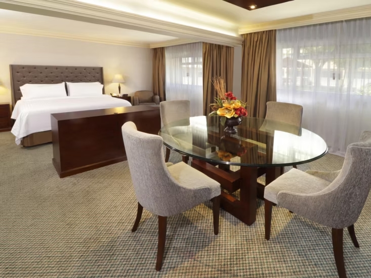 Fachada Holiday Inn Monterrey Norte